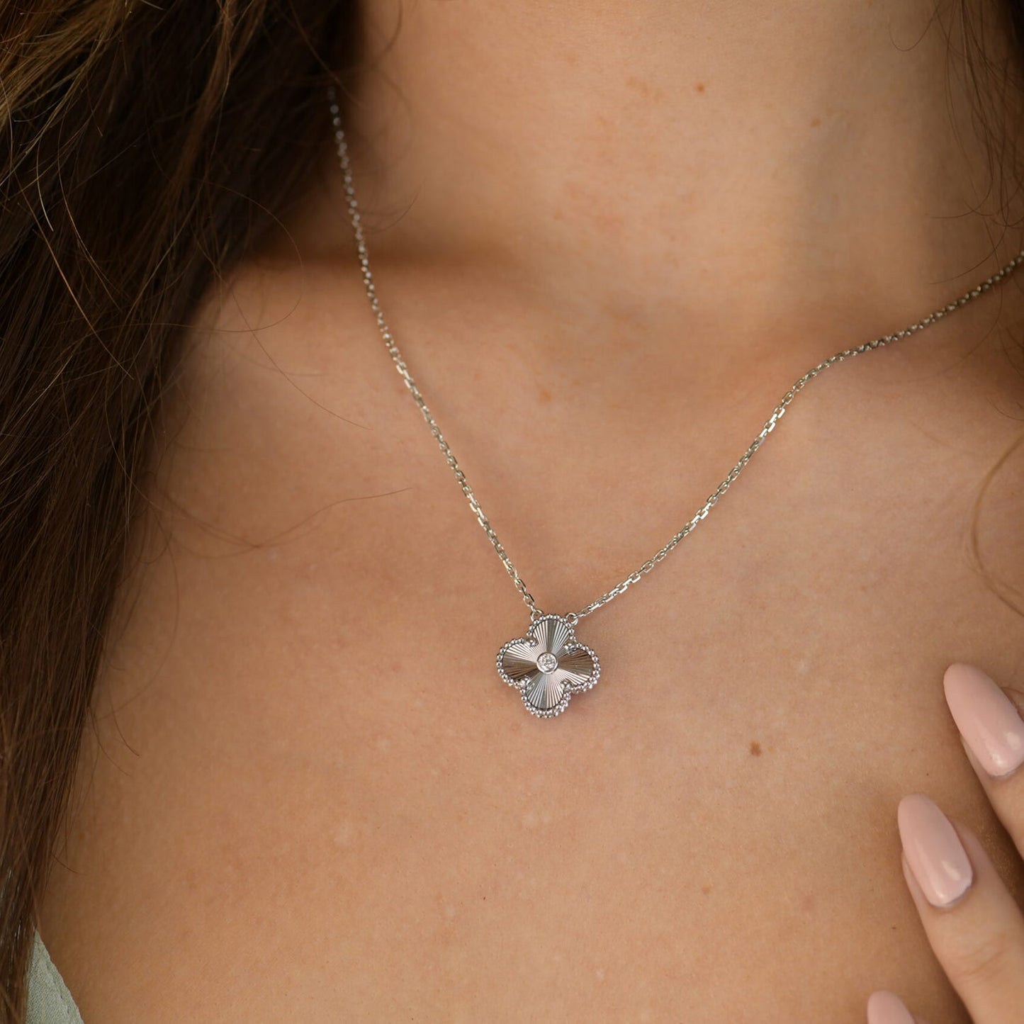 [Aurora]CLOVER  15MM DIAMOND LASER NECKLACE SILVER