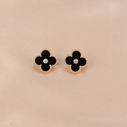 [Aurora]CLOVER MEDIUM 1 MOTIFS ONYX DIAMOND EARRINGS