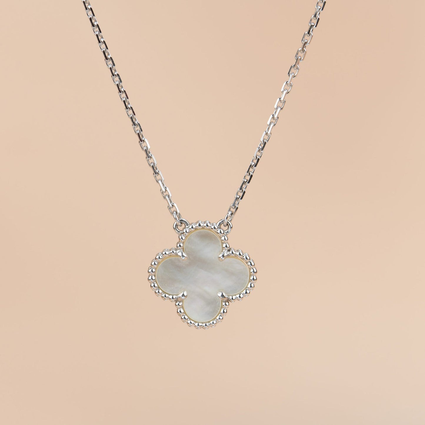 [Aurora]CLOVER  15MM WHITE MOTHER-OF-PEARL SILVER