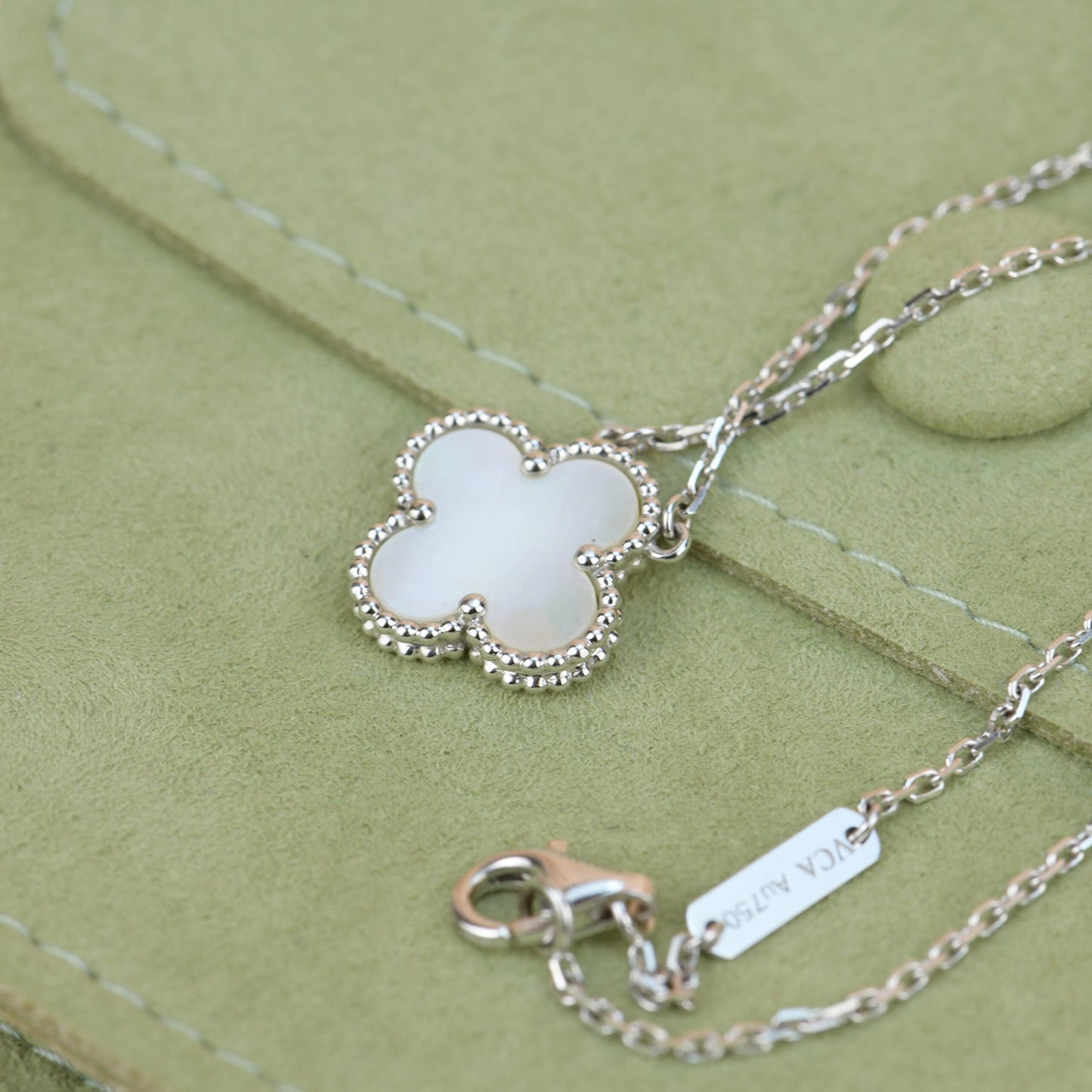 [Aurora]CLOVER  15MM WHITE MOTHER-OF-PEARL SILVER