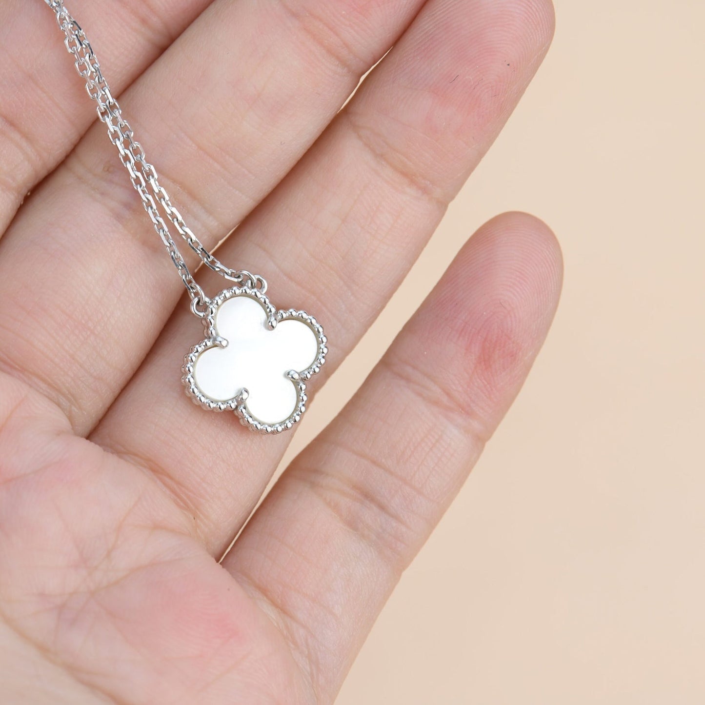 [Aurora]CLOVER  15MM WHITE MOTHER-OF-PEARL SILVER
