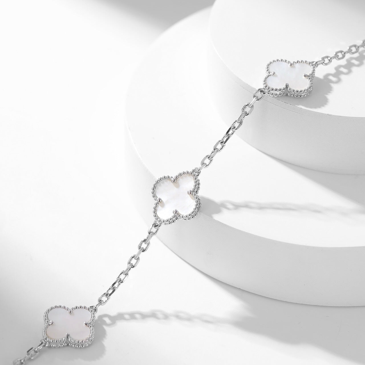 [Aurora]CLOVER 10 MOTIFS WHITE MOTHER OF PEARL NECKLACE