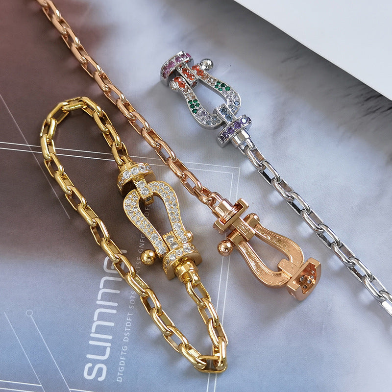 [AURORA]FORCE GROSSES METALLARMBAND MIT HUFEISENVERSCHLUSS