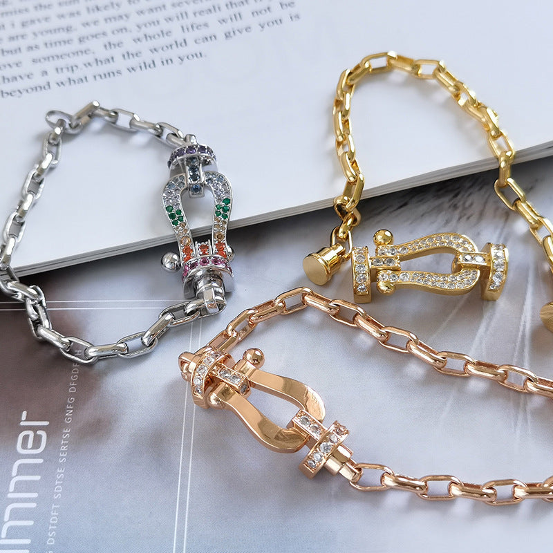 [AURORA]FORCE GROSSES METALLARMBAND MIT HUFEISENVERSCHLUSS