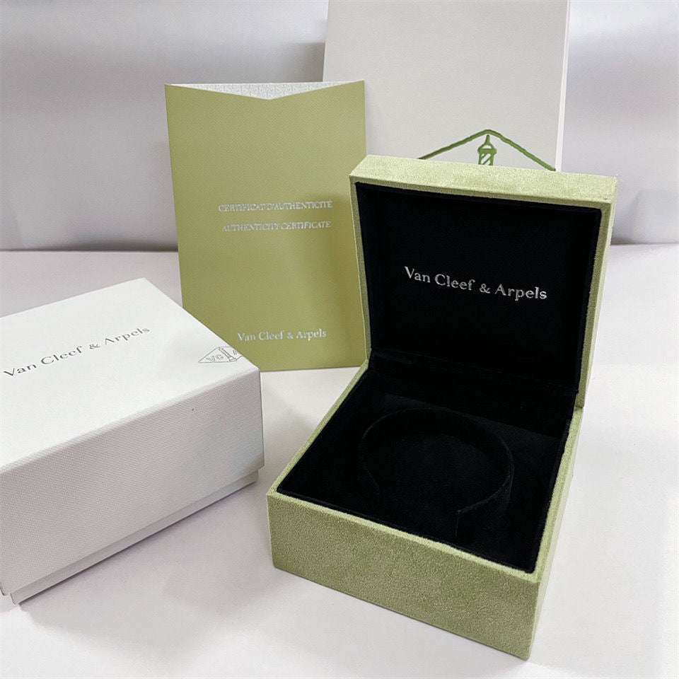 [Aurora]VA CLOVER BRACELET NECKLACE RING BOX GIFT BAG