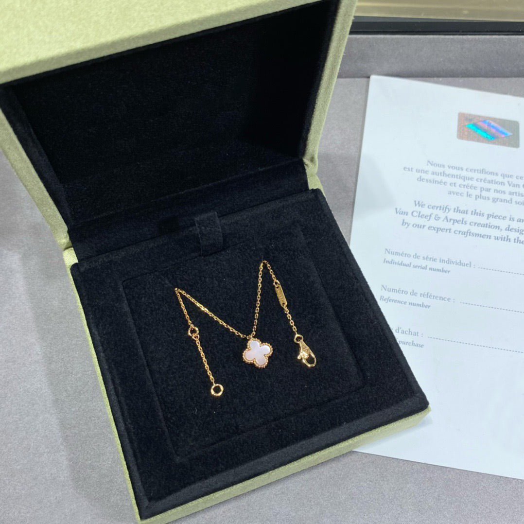 [Aurora]CLOVER 15MM PINK MOTHER-OF-PEARL SINGLE FLOWER NECKLACE