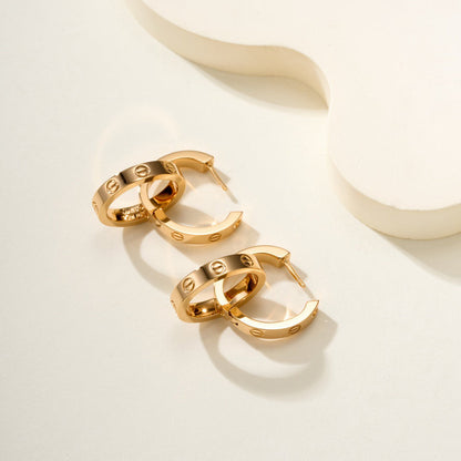[AURORA]LOVE 3.3MM DANGLE HALF DIAMOND EARRINGS