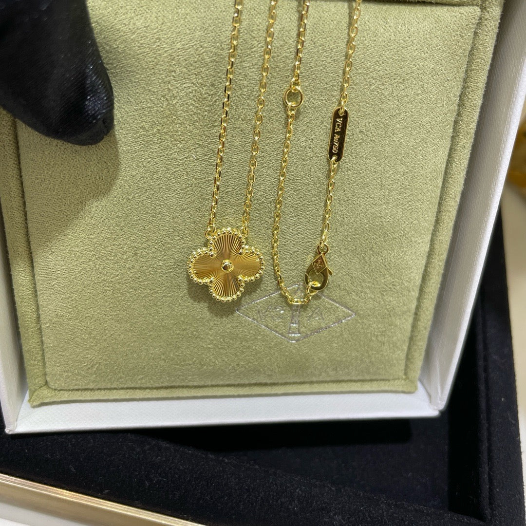 [Aurora]CLOVER 15MM LASER NECKLACE