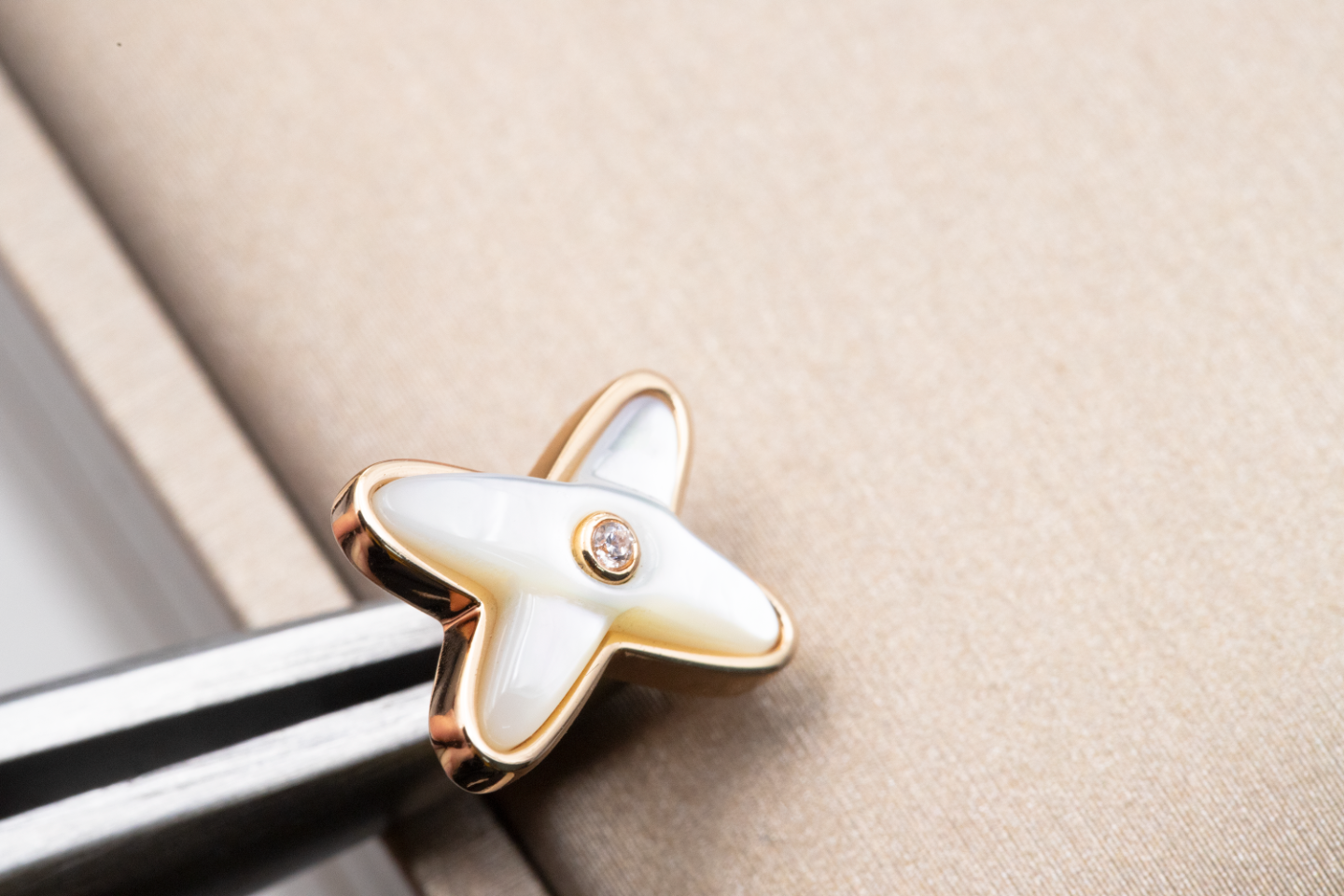 [AURORA]JEUX DE WHITE MOP ROSÉGOLD DIAMANT OHRRINGE