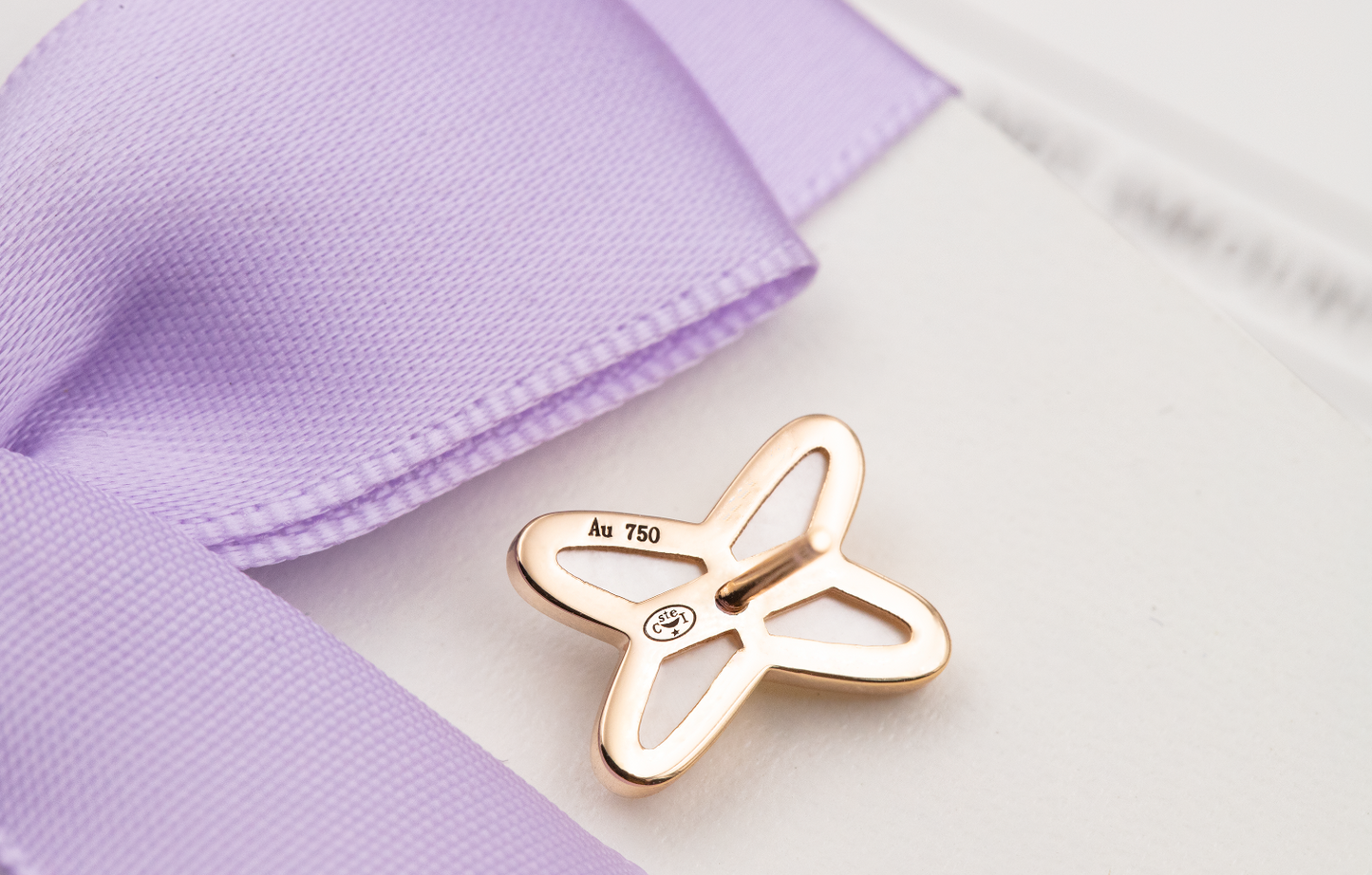 [AURORA]JEUX DE WHITE MOP OHRRINGE AUS ROSÉGOLD MIT DIAMANT