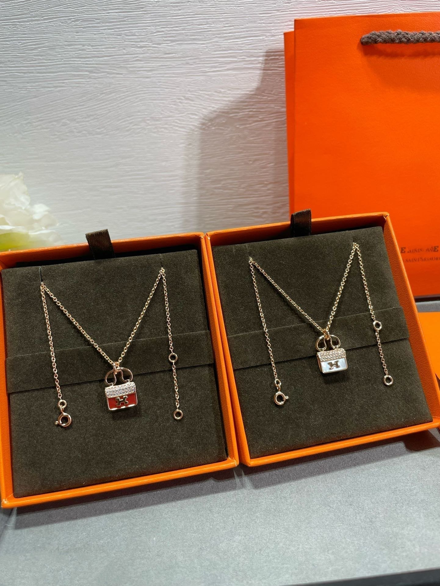 [AURORA]H CIRCE MOISSANITE PENDANT NECKLACE GOLD