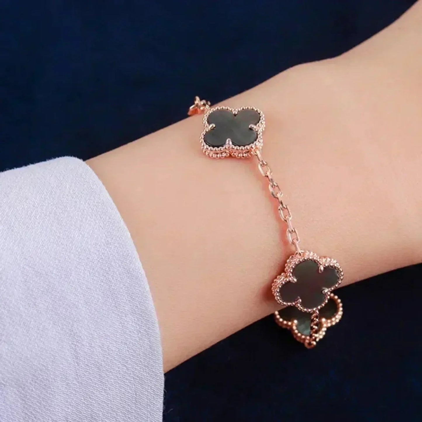 [AURORA]CLOVER 5 MOTIF GRAY MOP BRACELET COLLECTION