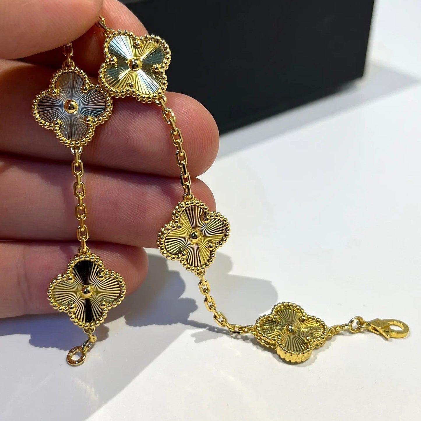 [Aurora]CLOVER 5 FLOWERS LASER BRACELET