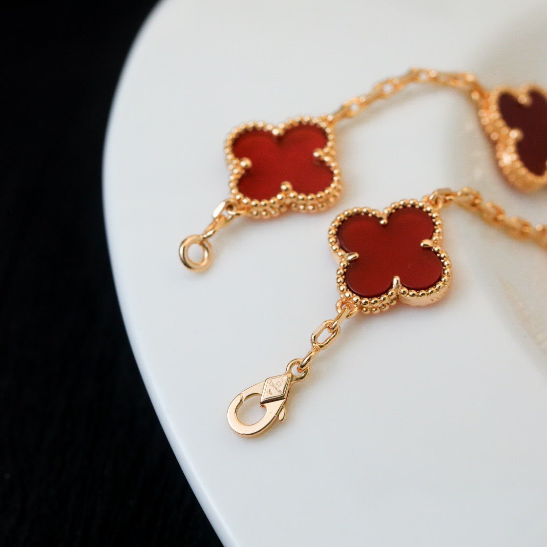 [AURORA]CLOVER 5 MOTIFS RED AGATE  BRACELET