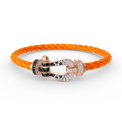 [AURORA]FORCE GROSSES HUFEISENARMBAND MIT SCHWARZ-WEISSEN DIAMANTEN UND ROSÉGOLD