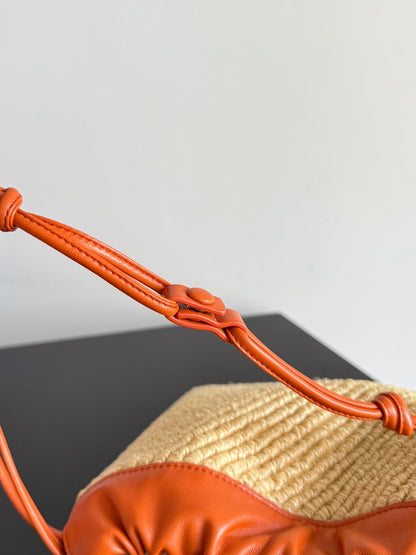 BOTTEGA VENETA 25S DUSTBAG 32 IN BURNT ORANGE RAFFIA AND CALFSKIN