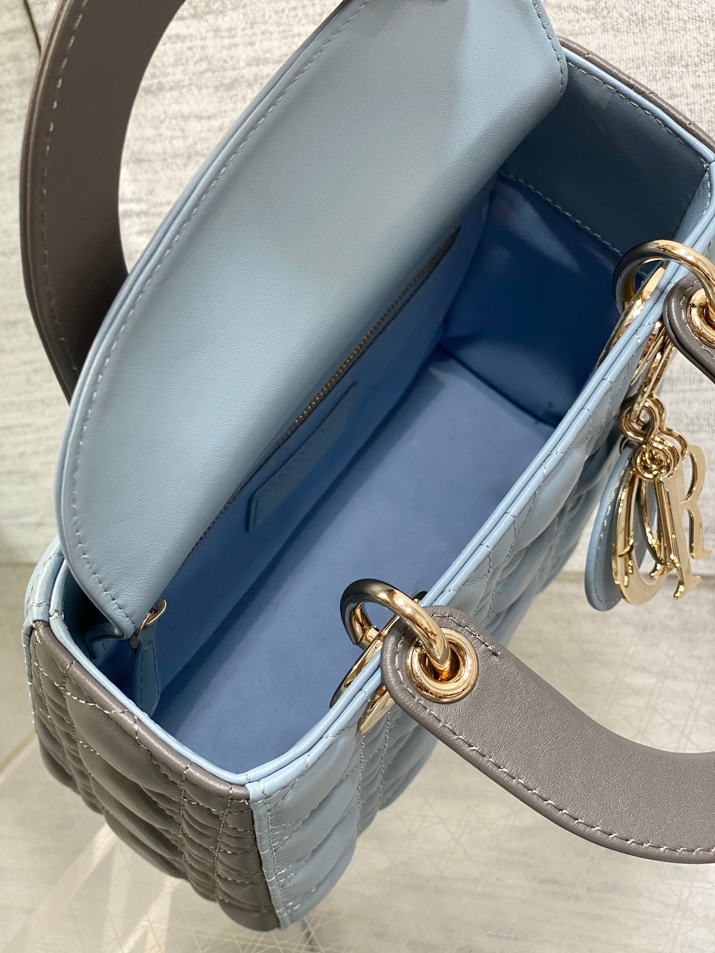 MEDIUM LADY BAG 20 IN BABY BLUE QUILTED MACROCANNAGE CALFSKIN GREY STRAP