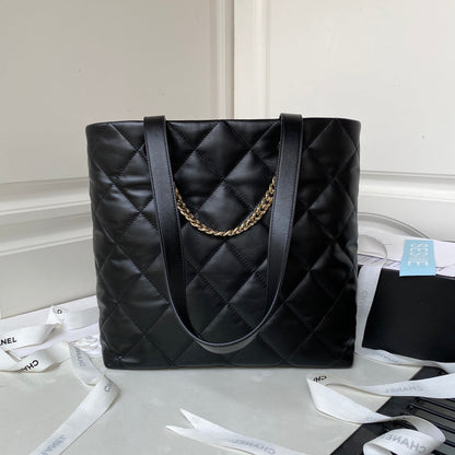 CC LARGE 33 HOBO SHOPPING BAG IN BLACK CALFSKIN