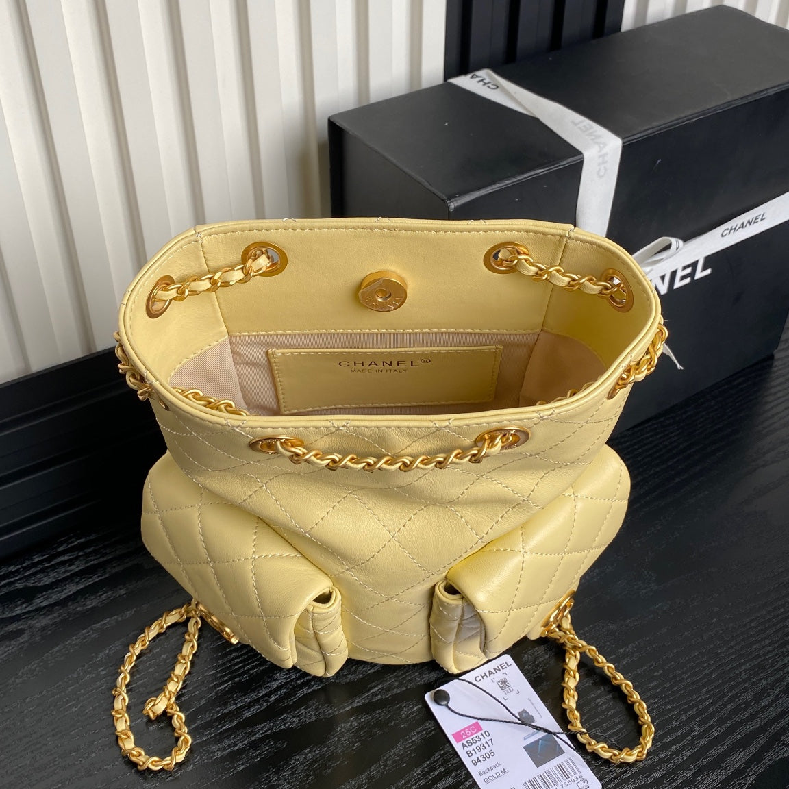 CRUISE DRAWSTRING BACKPACK 24 IN YELLOW LAMBSKIN GOLD-TONE METALLIC