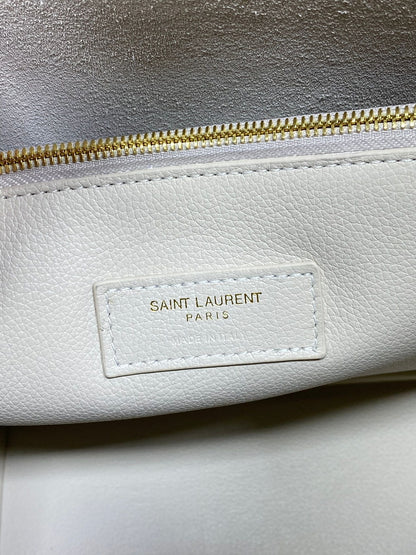 LE 5 À 7 LARGE SUPPLE BAG 31 IN WHITE CALFSKIN
