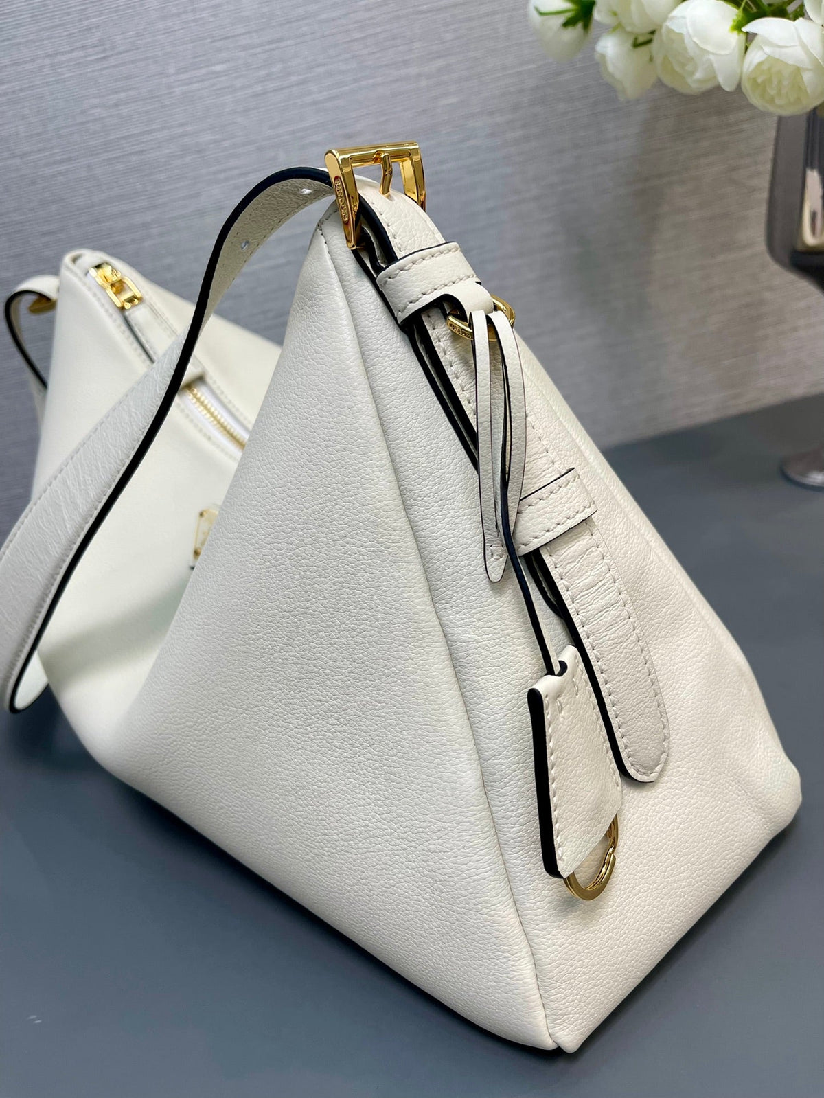 LARGE HOBO BAG 39 IN WHITE SOFT LAMBSKIN