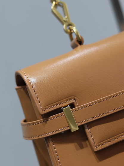 MANHATTAN HANDBAG 32 IN CINNAMON BROWN CALFSKIN GOLD HARDWARE