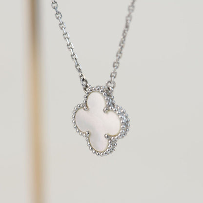 [Aurora]CLOVER  15MM WHITE MOTHER-OF-PEARL SILVER