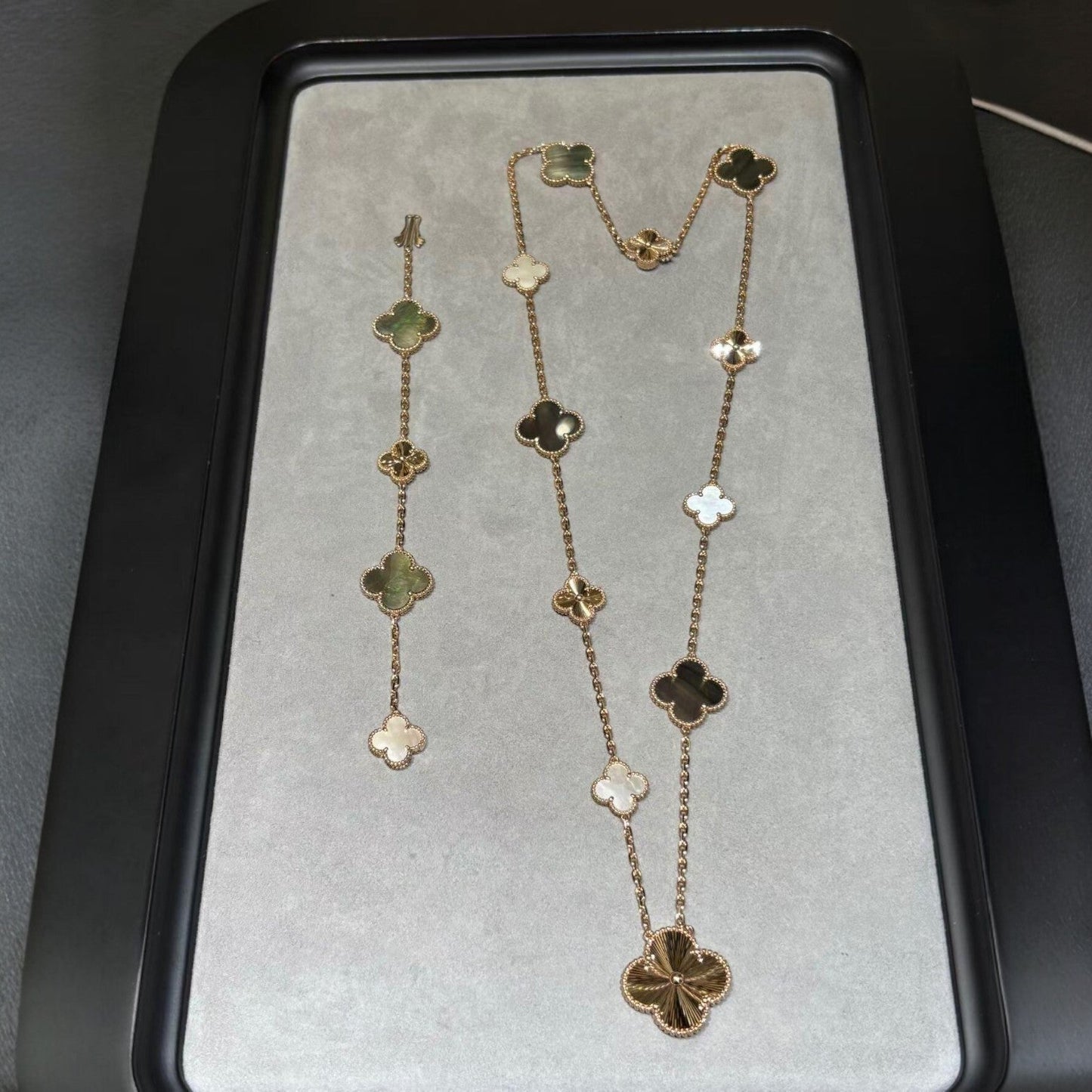 [AURORA]DETACHABLE CLOVER 15(11+4) FLOWER ROSE GOLD NECKLACE SET