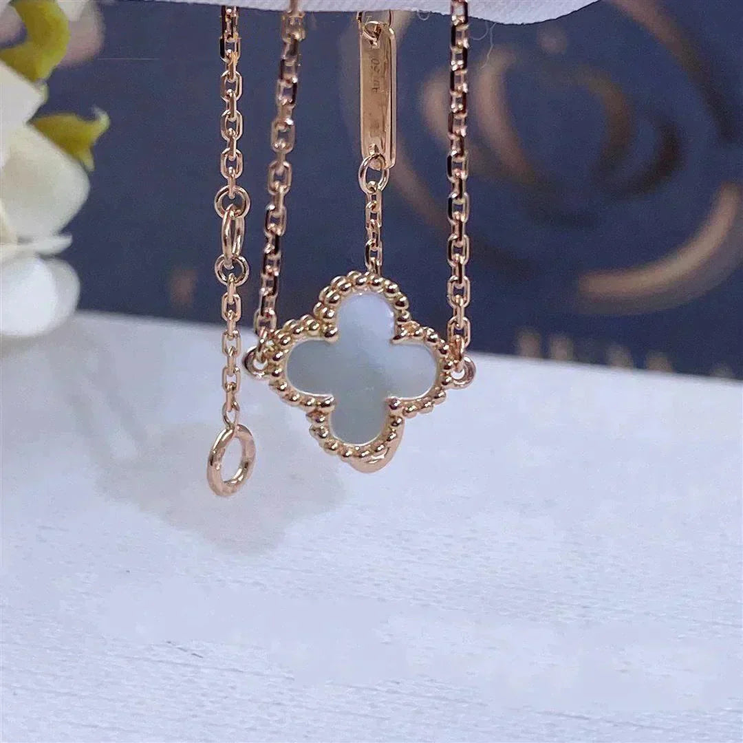 [Aurora]CLOVER WHITE MOP SINGLE FLOWER BRACELET