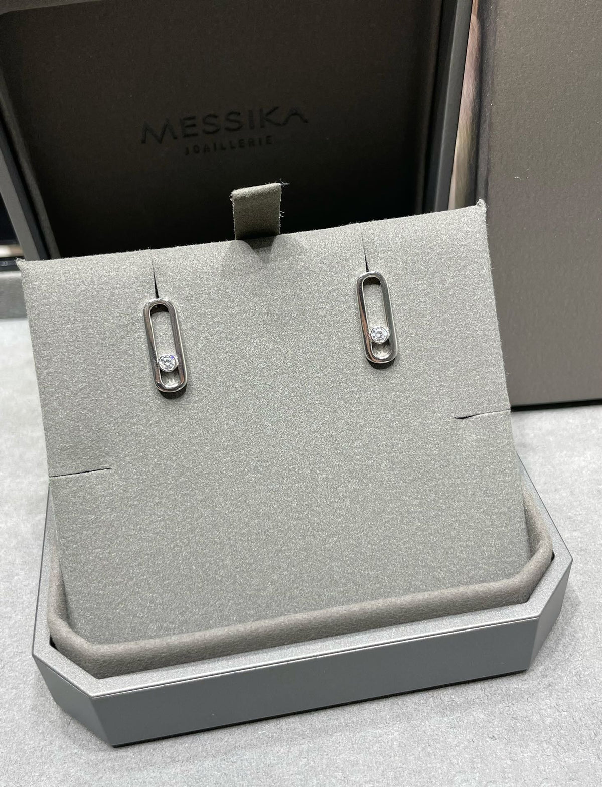[AURORA]MOVE UNO SMALL 1 DIAMOND EARRINGS
