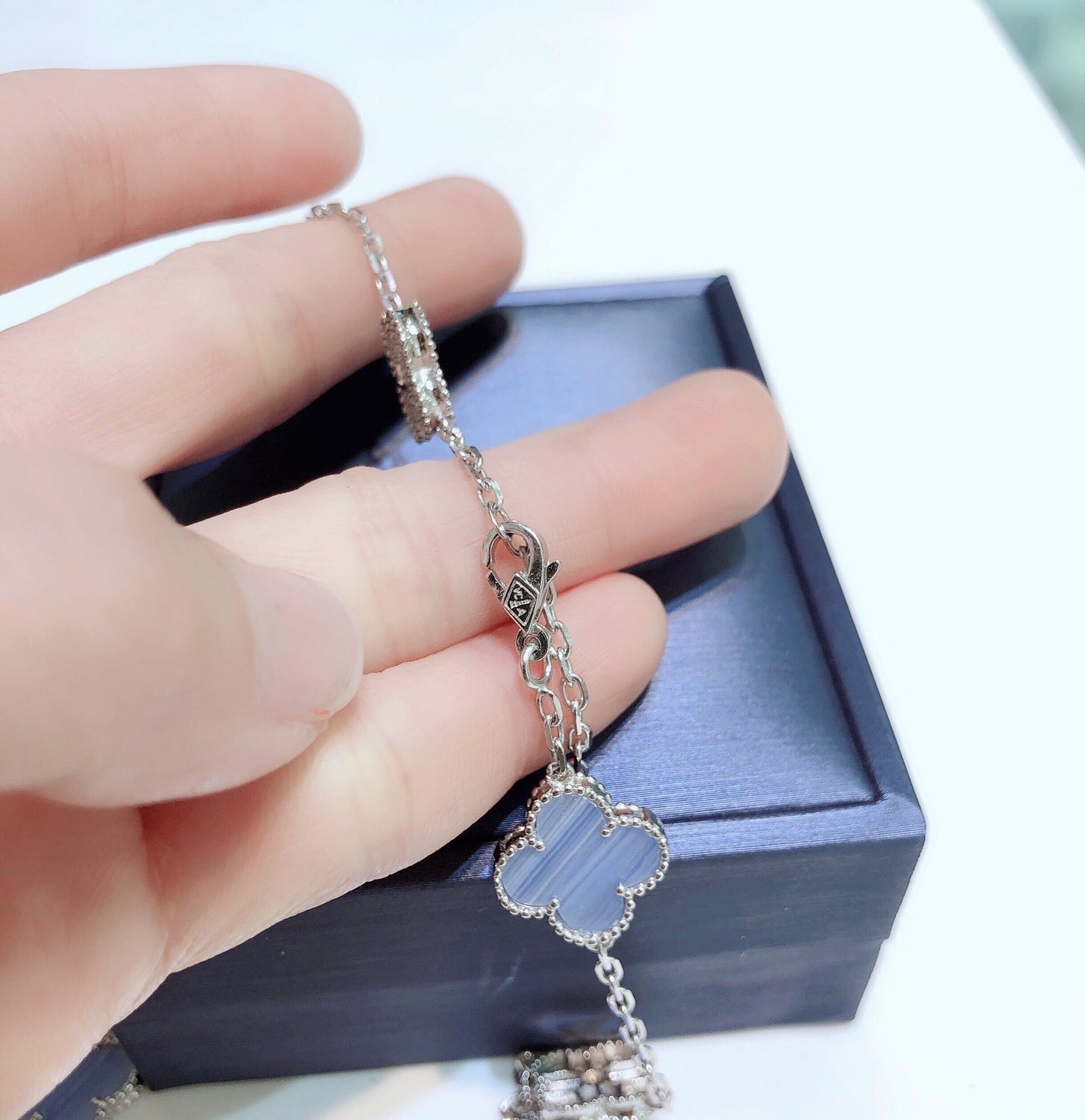 [Aurora]CLOVER 10 MOTIFS CHALCEDONY DIAMONDS SILVER NECKLACE